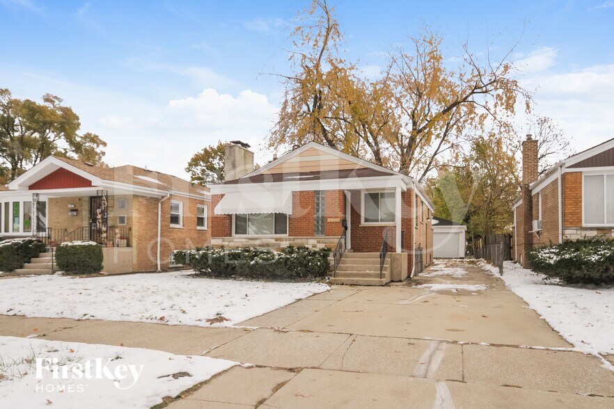 Building Photo - 14525 Dobson Ave