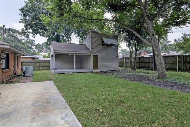 Building Photo - 6225 Indigo St