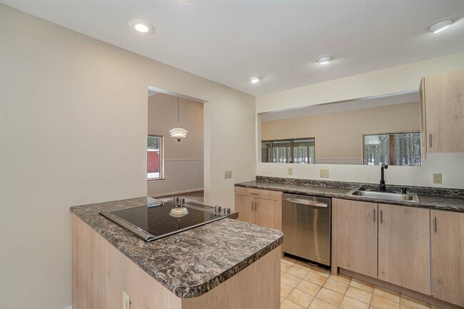 Building Photo - 3301 Thornbrook Ct
