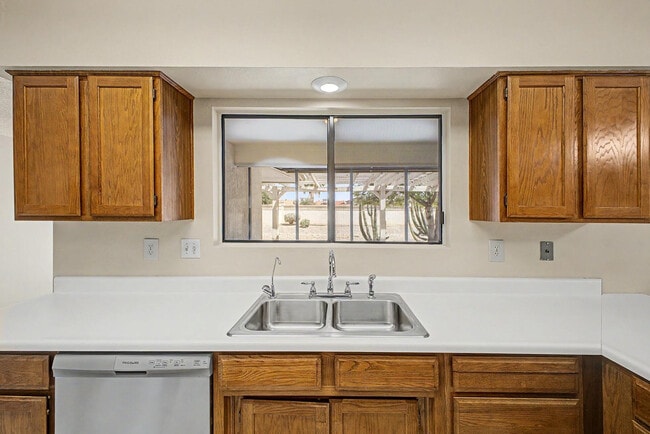 Building Photo - 14222 W Yosemite Dr
