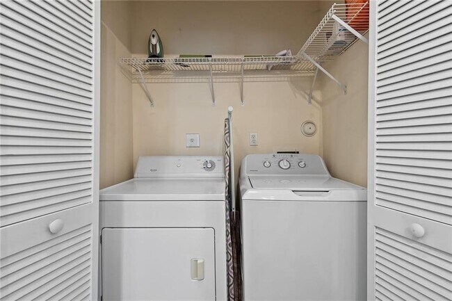 Building Photo - 247 City View Dr