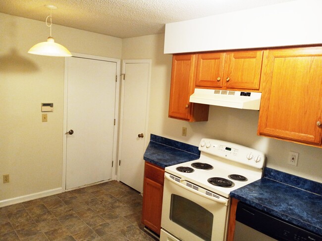 Building Photo - 6984 Huntington Woods Cir E