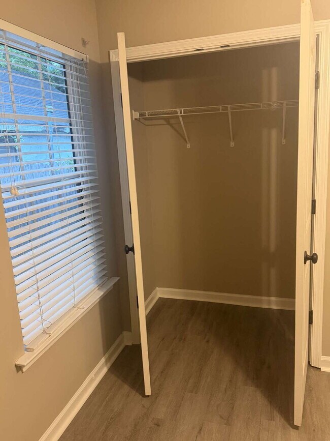 Building Photo - 3BR/2BA — Fenced Yard, Gated Parking, Lawn & Pest Included | Available 7/27