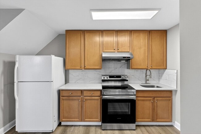 Building Photo - Studio in Newark Showing - Pending- no further showings