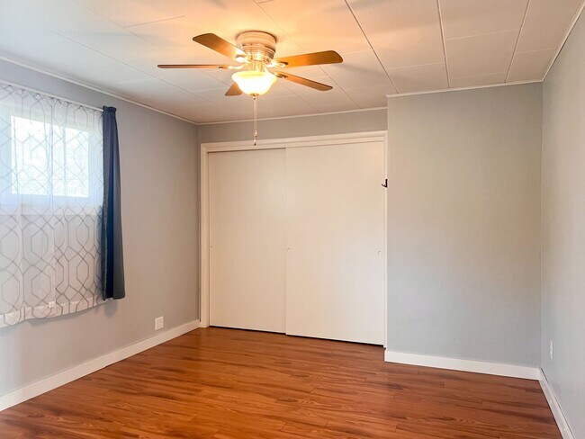 Building Photo - 1BD/1.5BA APT W/ GARAGE&YARD