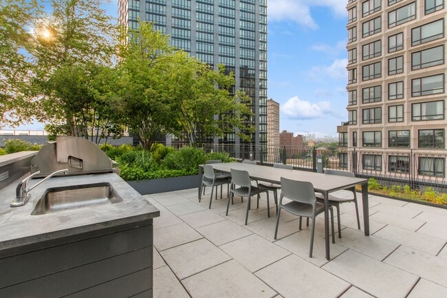 Building Photo - 550 Vanderbilt Ave