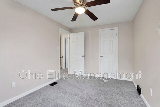 Building Photo - 898 Racine Ave