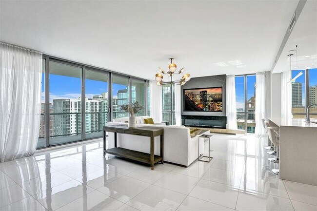 Building Photo - 100 E Las Olas Blvd
