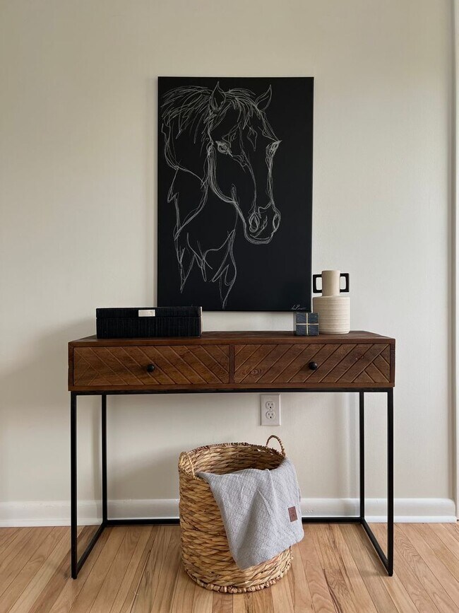 Building Photo - Fully Furnished Mid Term Near Shelbyville Country Club!