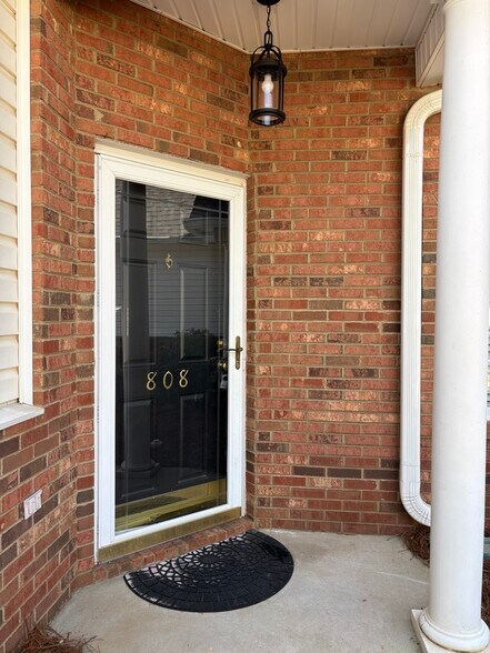 Building Photo - 808 Woodsford Dr