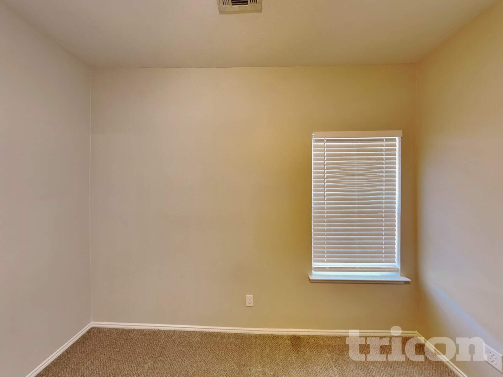 Building Photo - 1609 Hillside Dr