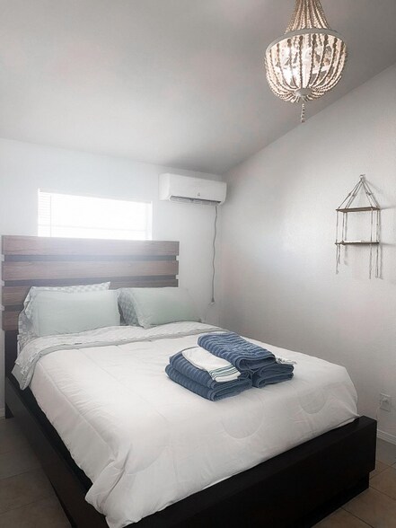 Primary Photo - 107 E Venus Ln