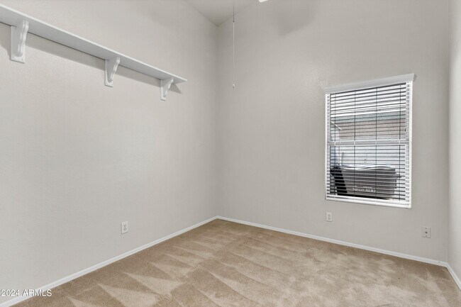 Building Photo - 1113 E Betsy Ln