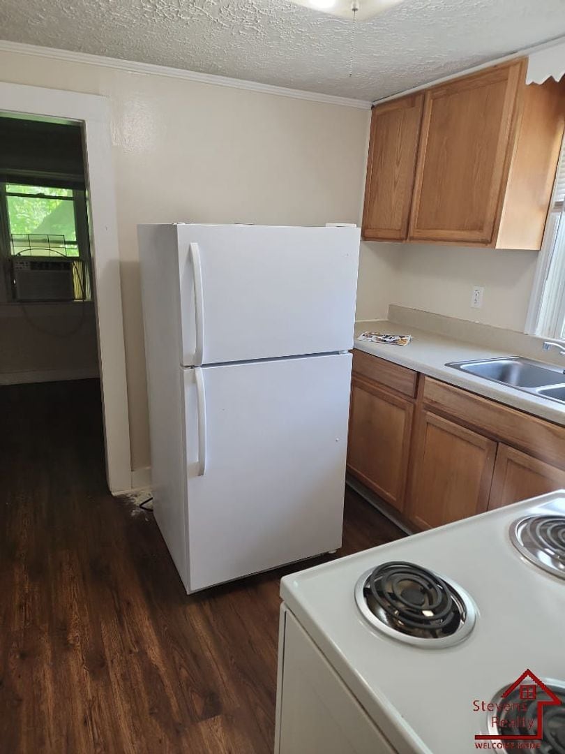 Building Photo - 1364 Crescent Dr