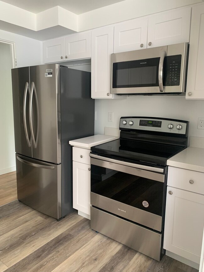 Building Photo - 2621 22nd Ave W