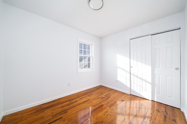 Building Photo - 524-526 4th St