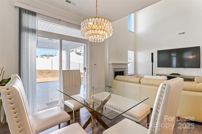 Building Photo - 116 Farrier Ln