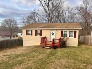 Building Photo - Charming Home in Radford