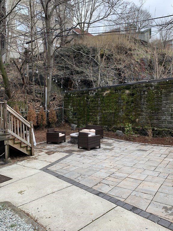 Building Photo - 404 Centre St