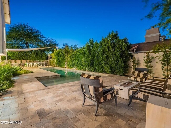 Building Photo - 4748 E Redfield Rd