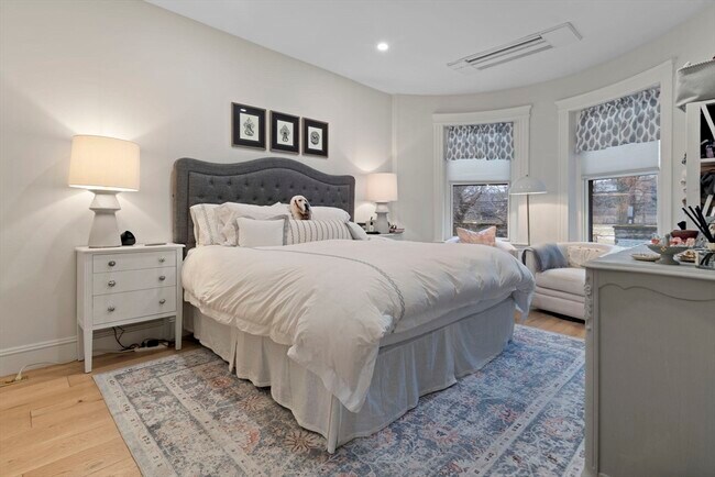 Building Photo - 1797 Beacon St