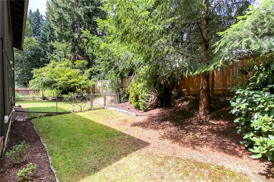 Bakyard - 12623 Reservoir Rd E