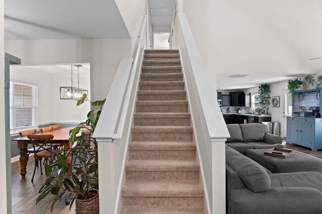 Building Photo - 410 Silverstone Pl