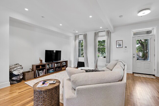 Building Photo - 4008 Marlboro Pl NW