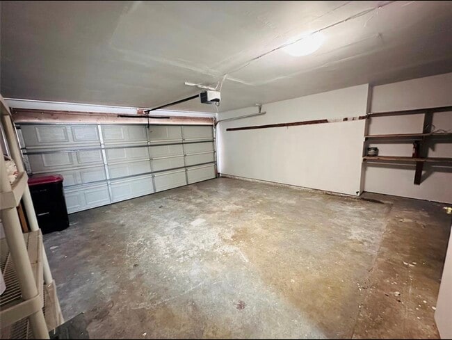 Building Photo - 7015 Sharpsburg Dr