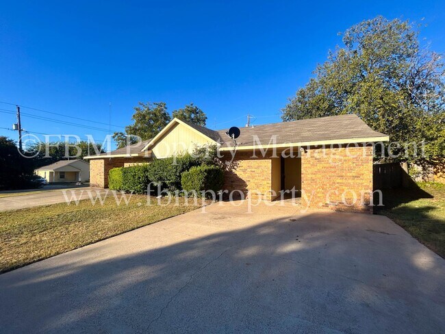 Primary Photo - 701-703 Hillcrest Ct