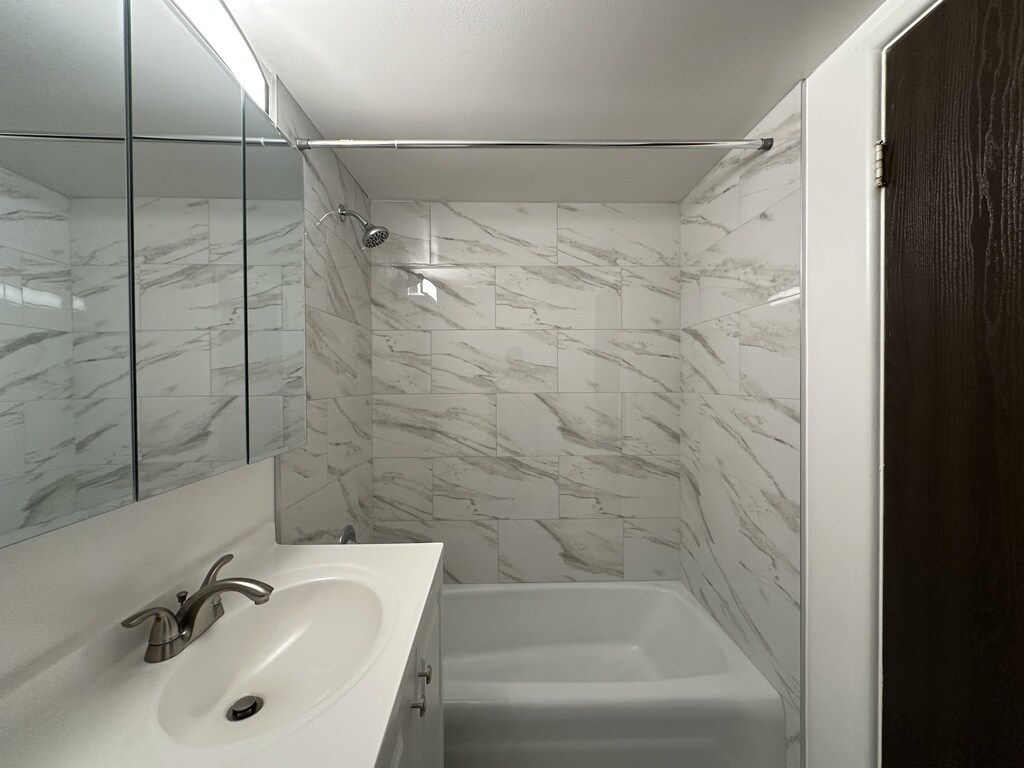 Building Photo - 525 N Quentin Rd