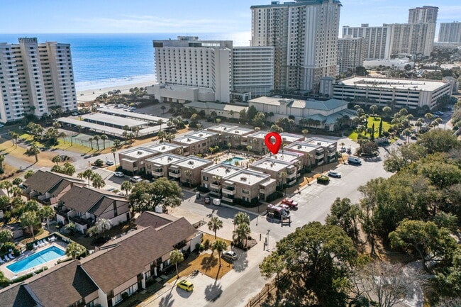 Building Photo - 10100 Lakeshore Dr