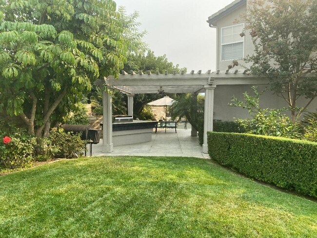 Building Photo - 5 Bed, 5 bath cul-de-sac Executive Home