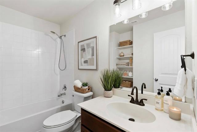 Building Photo - 230 Park Ave