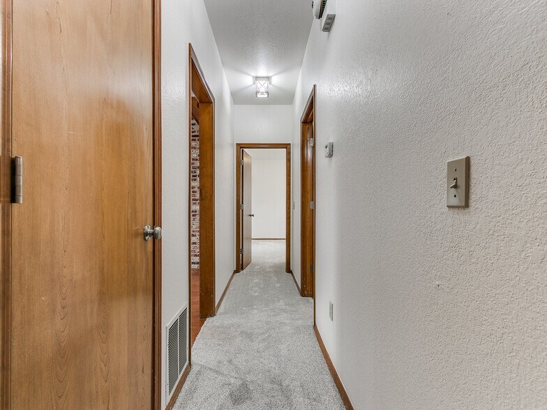Building Photo - 6439 Masons Dr
