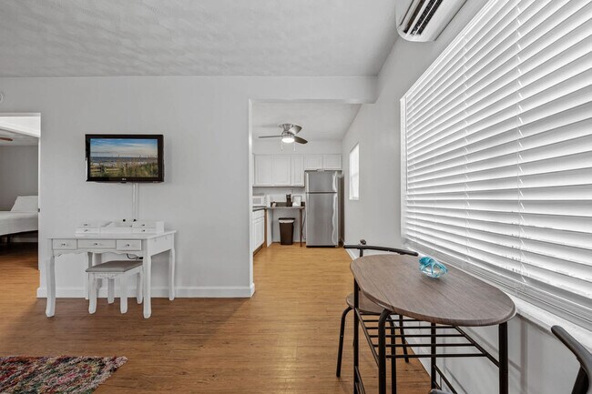 Building Photo - 141 California Ave