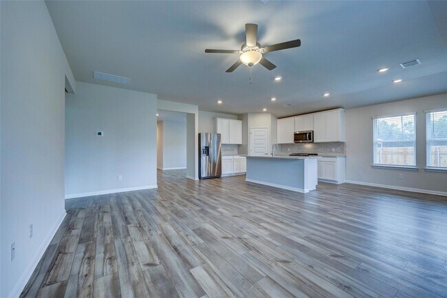 Building Photo - 201 Fairmeadow Downs Dr