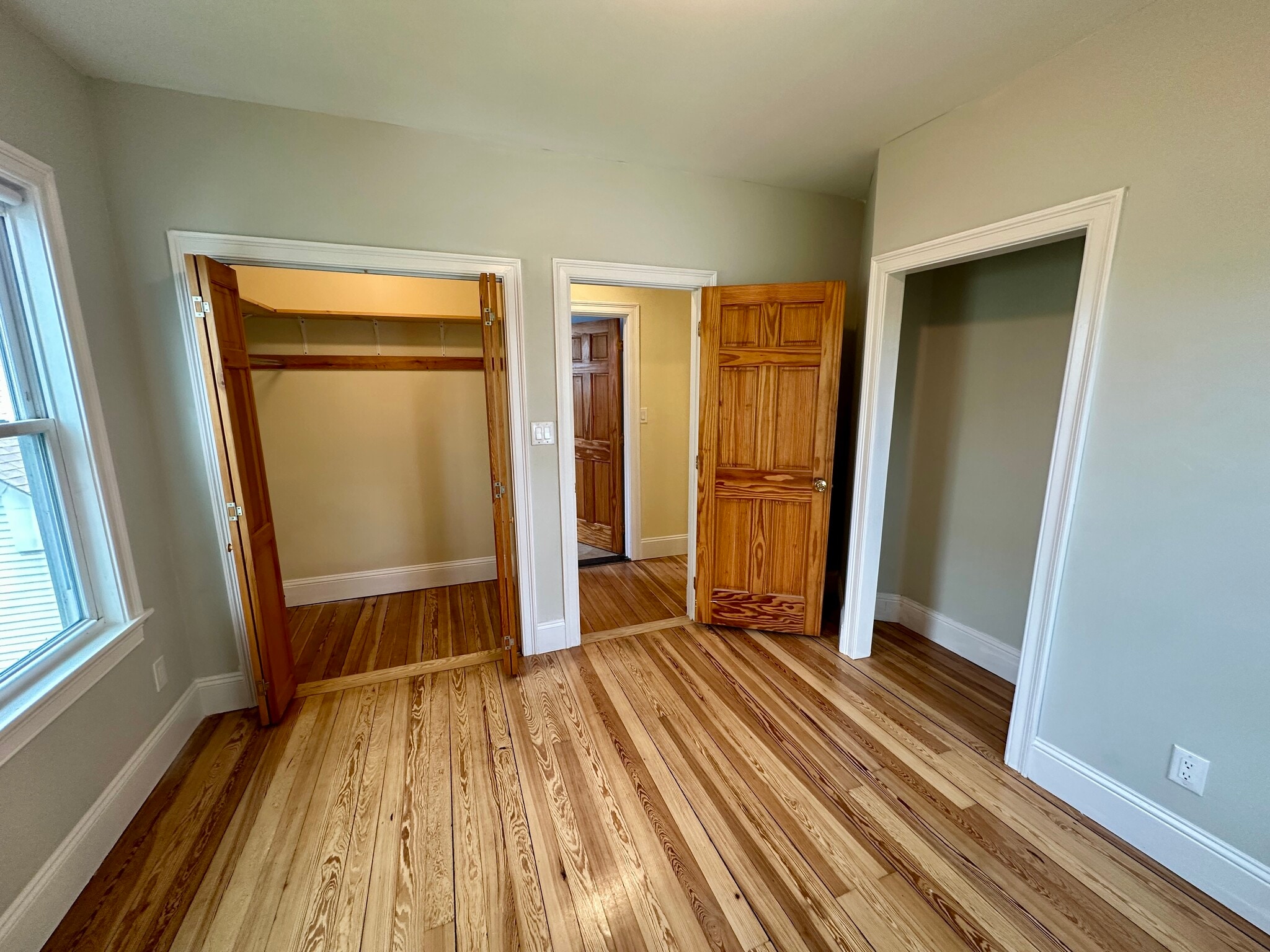 3rd floor bedroom 2 closets - 135 W Park St