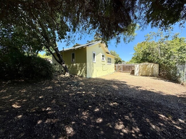 Building Photo - Charming Cottage in Fire Mtn.