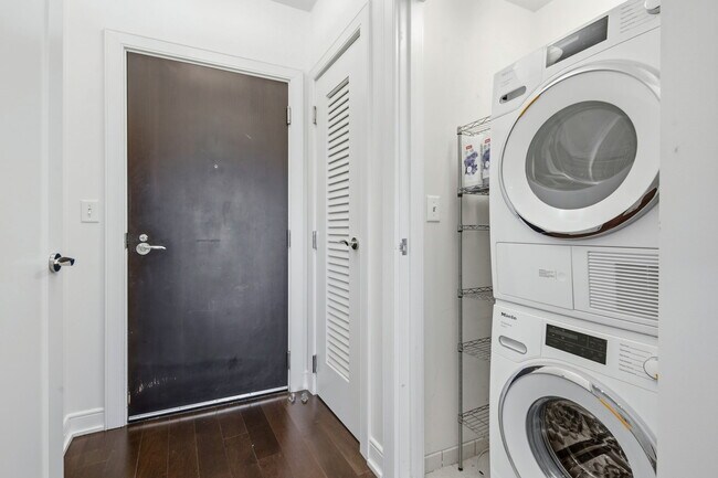 Building Photo - 1111 19th St N