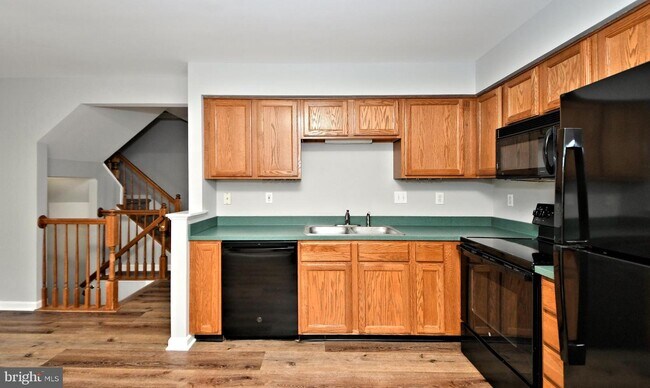 Building Photo - 3435 Westview Dr