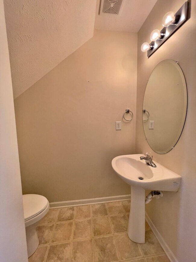 Building Photo - Perfect For Roommates!