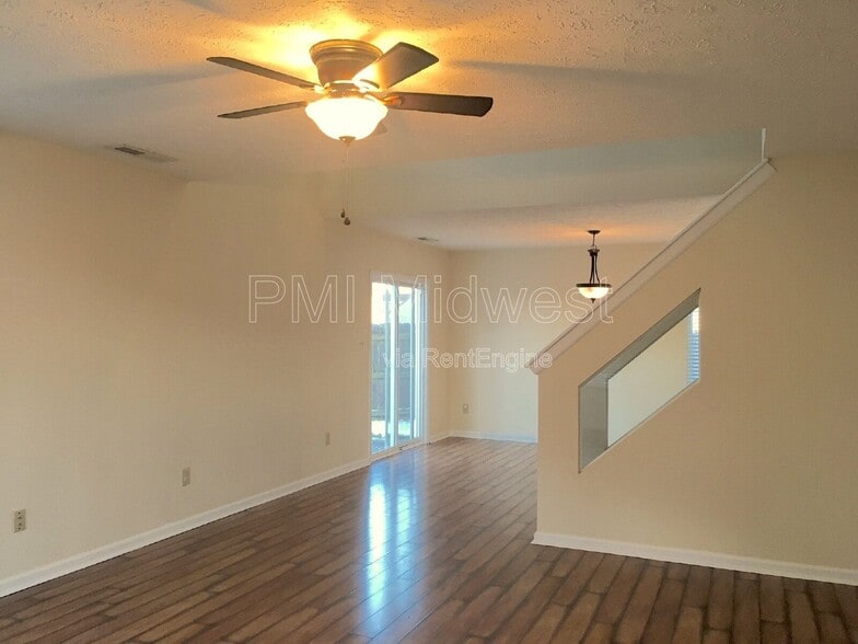Building Photo - 736 Pine Lake Dr