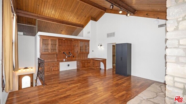 Building Photo - 12841 Landale St