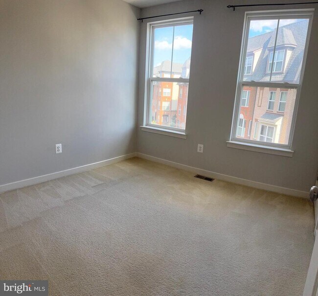 Building Photo - 1415 Trafalgar Ln