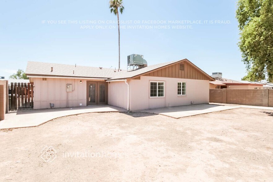 Building Photo - 2022 W Windrose Dr