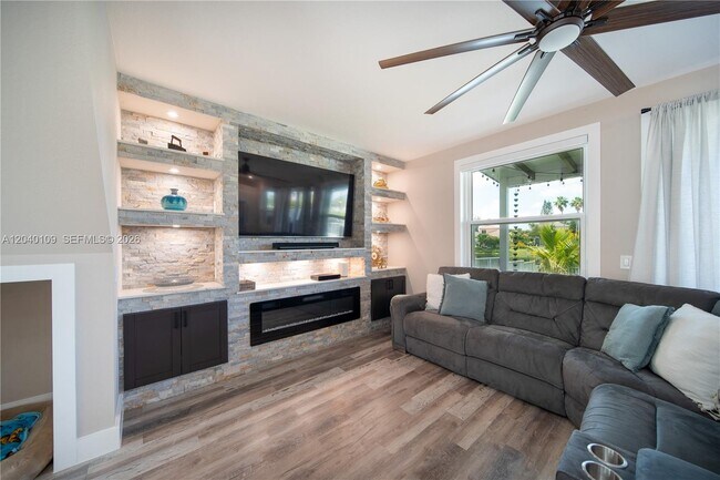 Building Photo - 754 NW 154th Ave