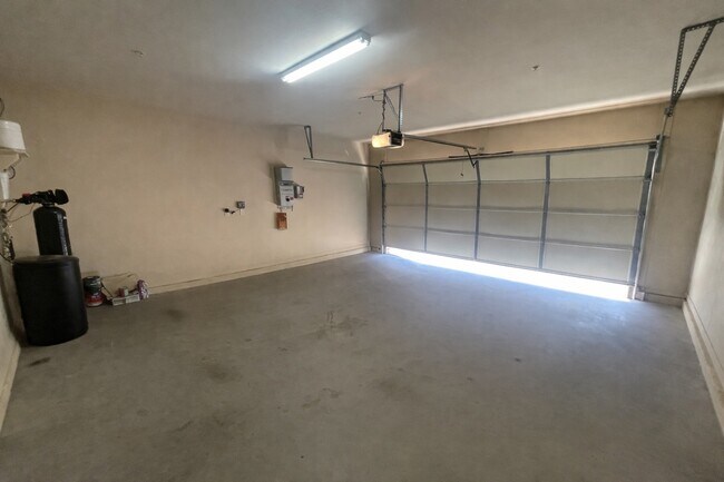 Building Photo - 6132 E Overlook Ln