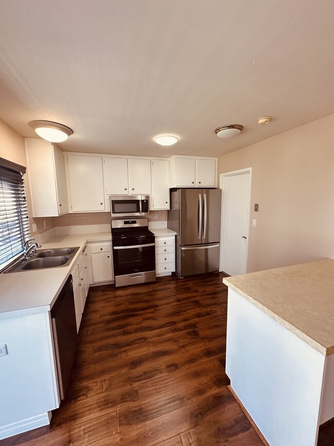 Building Photo - 10940 Decatur Rd