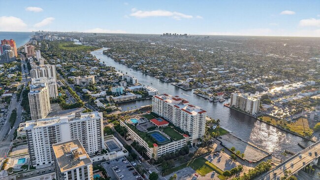 Building Photo - 3020 NE 32nd Ave